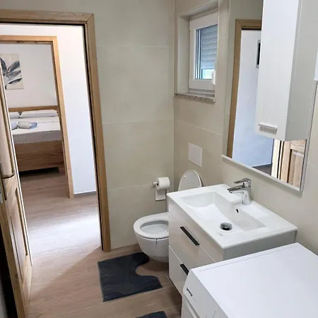 House For 8 People Very Close To The Дом отдыха *