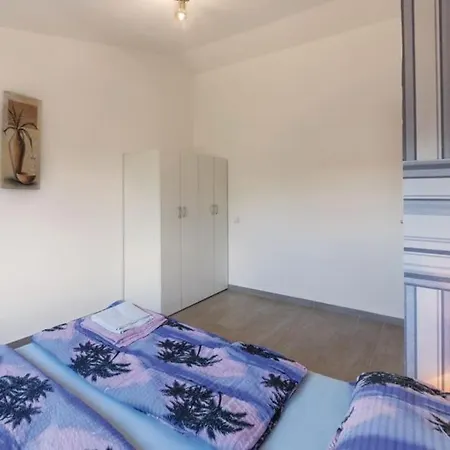 House For 8 People Very Close To The Holiday home *