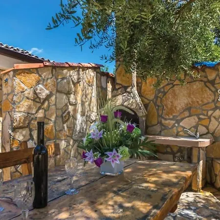 House For 8 People Very Close To The * Mednjan