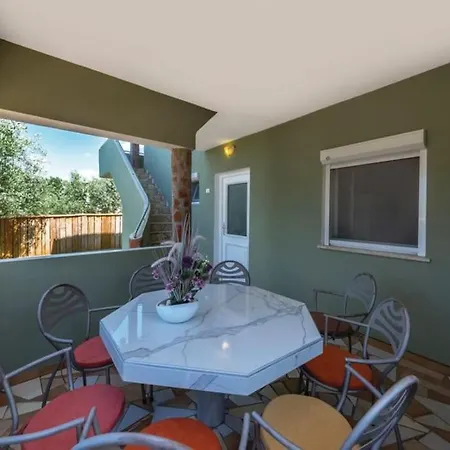 Holiday home House For 8 People Very Close To The Mednjan