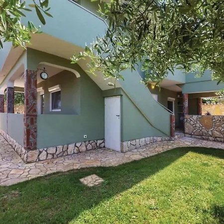 House For 8 People Very Close To The * Mednjan