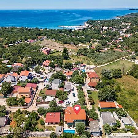 House For 8 People Very Close To The
