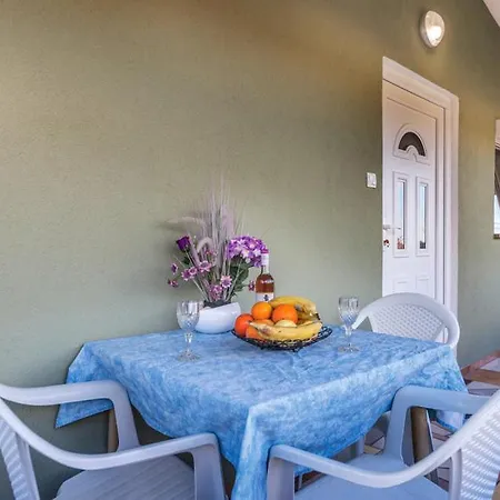 House For 8 People Very Close To The Holiday home *