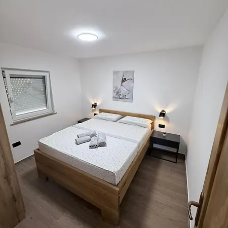 House For 8 People Very Close To The بيت للعطل