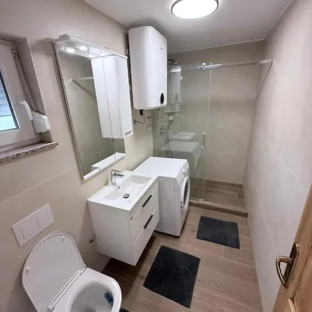 House For 8 People Very Close To The * Mednjan