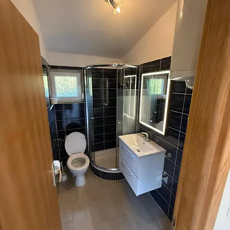 House For 8 People Very Close To The
