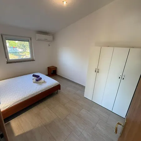House For 8 People Very Close To The بيت للعطل *