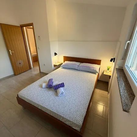 House For 8 People Very Close To The * Mednjan