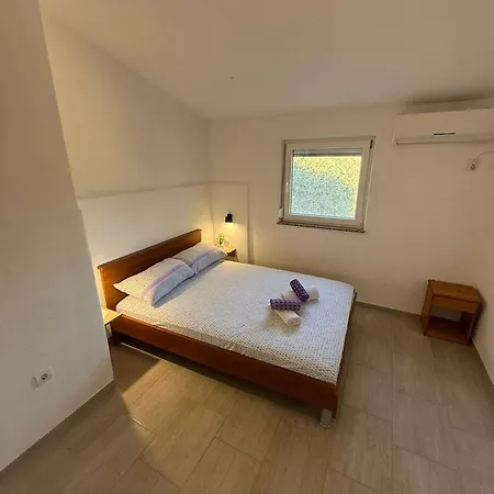 بيت للعطل House For 8 People Very Close To The Mednjan